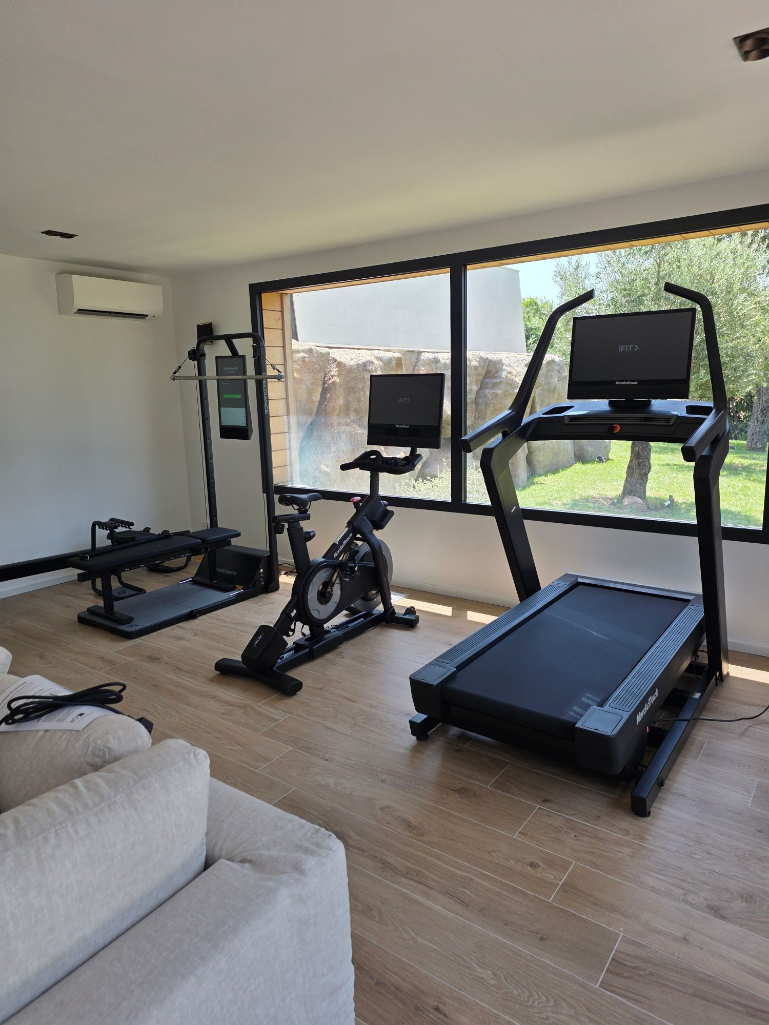 The independent accommodation today: private gym facing the grounds